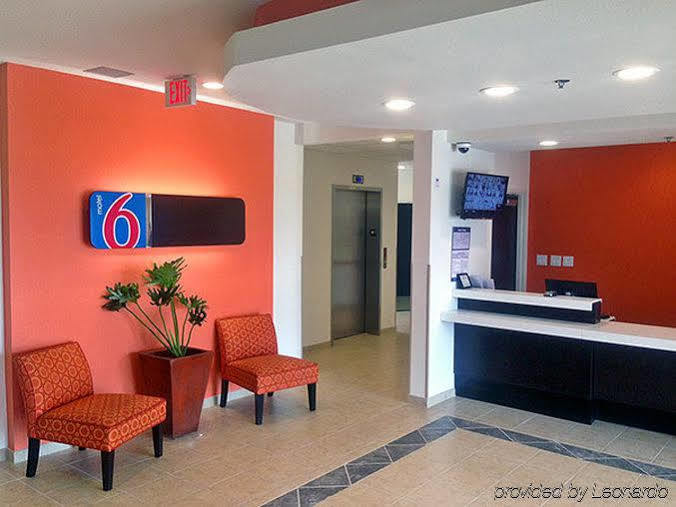 Motel 6-Laredo, Tx - Airport Екстер'єр фото