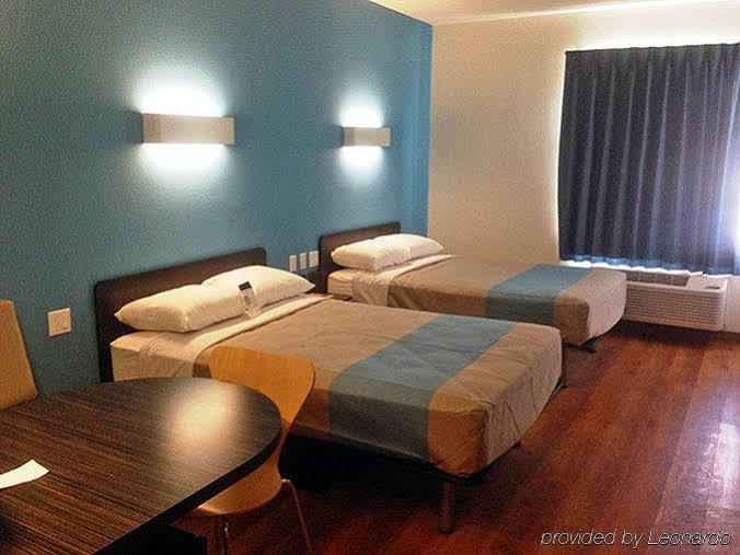 Motel 6-Laredo, Tx - Airport Екстер'єр фото